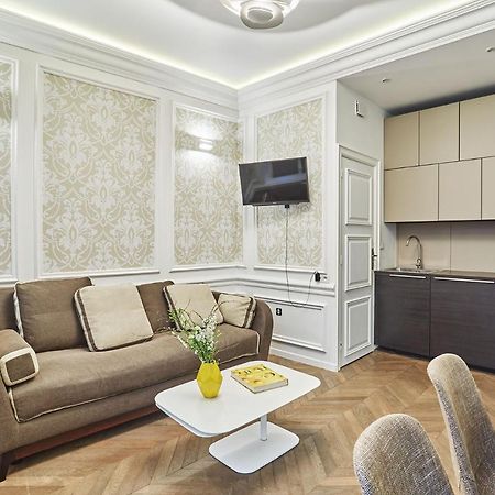 Apartment Louvre Museum By Studio Prestige Париж Экстерьер фото