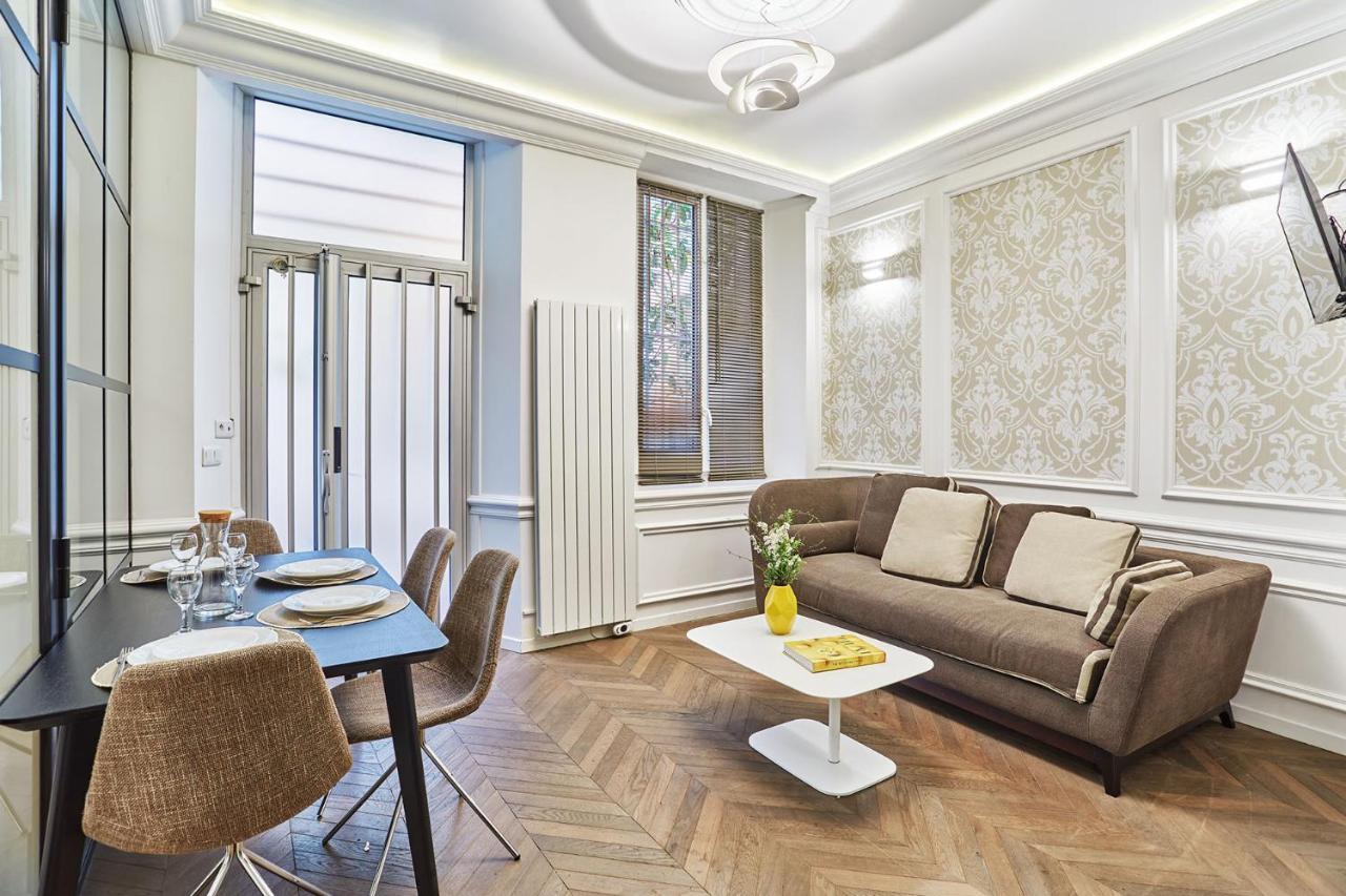 Apartment Louvre Museum By Studio Prestige Париж Экстерьер фото